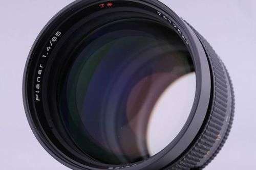 Zeiss / Contax T* Planar 1.4 / 85 MM lens