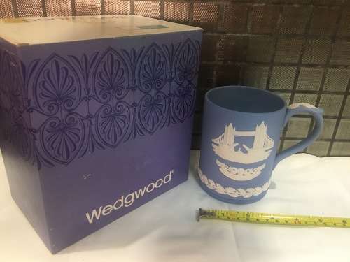 Lovely Vintage Wedgwood Jasper 1975 Christmas Mug ft Tower Bridge