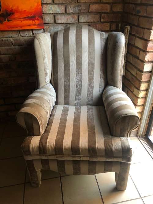 Stunning 6 Piece / 6 Seater Lounge Suite