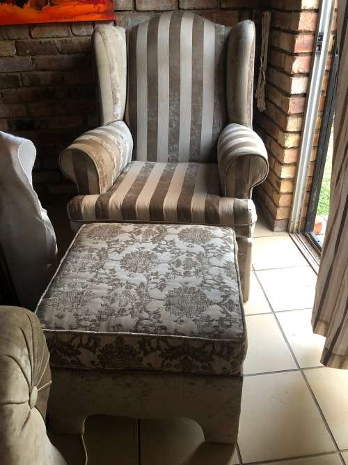 Stunning 6 Piece / 6 Seater Lounge Suite