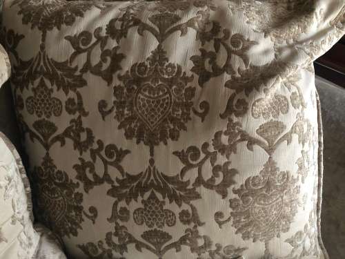 Stunning 6 Piece / 6 Seater Lounge Suite