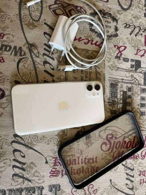 Apple iPhone 11 128GB Unlocked(White)