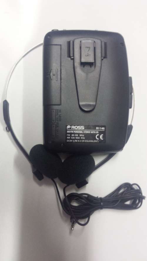 Vintage Ross Cassette Walkman With FM/AM