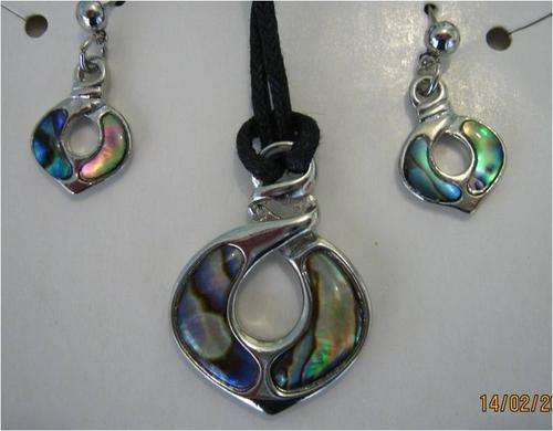 LOVELY PAUA SHELL NECKLACE AND EARRINGS FROM NEW ZEALAND