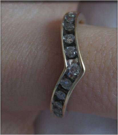 FANTASTIC WISHBONE WITH SOLID GOLD AND GENUINE DIAMONDS - TESTED