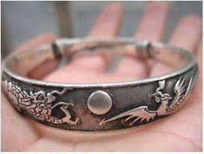 BANGLE WITH DETAIL PHOENIX SILVER TONED