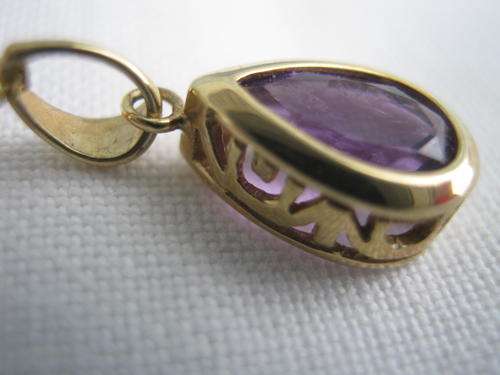 9ct GOLD CHAIN & PENDANT