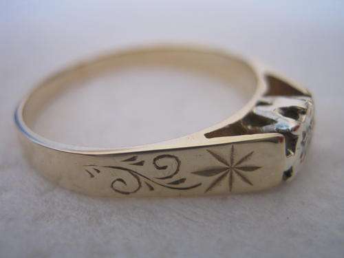 9ct yellow gold diamond ring - fully hallmarked