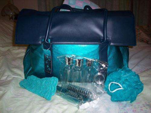 Ladies weekender bag with accessories