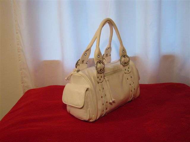 WHITE BAG WITH SPARKLING DIAMANTE DETAIL