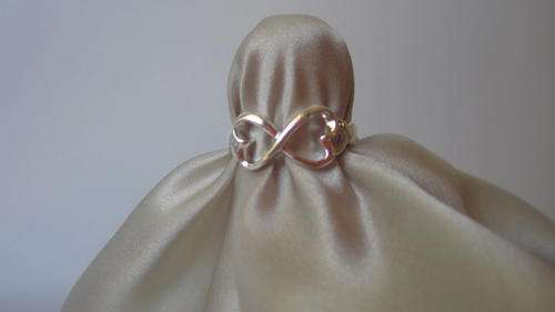 BEAUTIFUL SOLID SILVER HEARTS RING - SIZE UK O, US 7