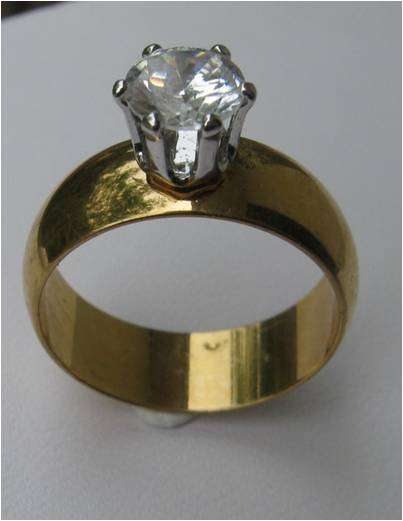 GOLD ELECTROPLATED WITH 1 CZ STONE - SIZE 5 (CANNOT BE RESIZED)