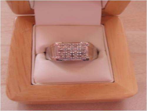ONE OF A KIND 9CT RING WITH REAL 16 DIAMONDS - STUNNING!!