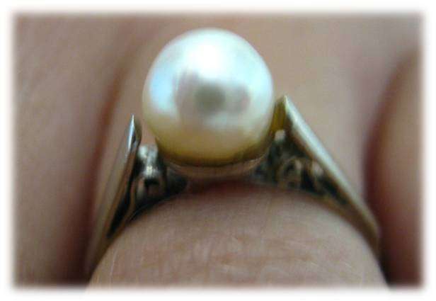 VINTAGE WHITE GOLD AND REAL NATURAL PEARL - OVER 50 YEARS OLD