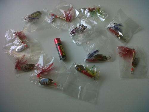 LOT OF 11 FISHING LURES    *SEE PICTURES*
