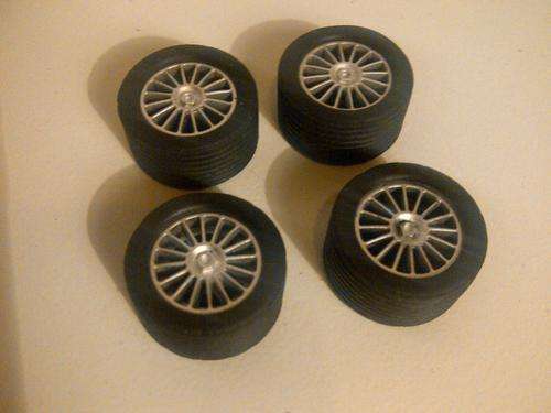 4 x 1/32 SCALE SLOT CAR RIMS WITH NEW TYRES