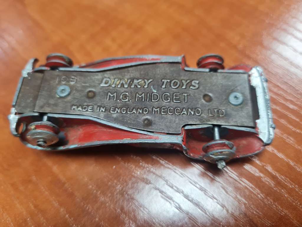 #108 DINKY MG MIDGET made in England