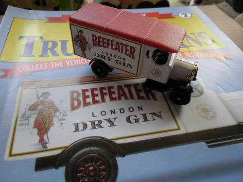 LLEDO 1931 MORRIS VAN(BEEFEATER) WITH HACHETTE/BOOK***see pictures****