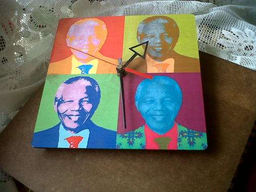 Nelson Mandela square shape clock(Designology)