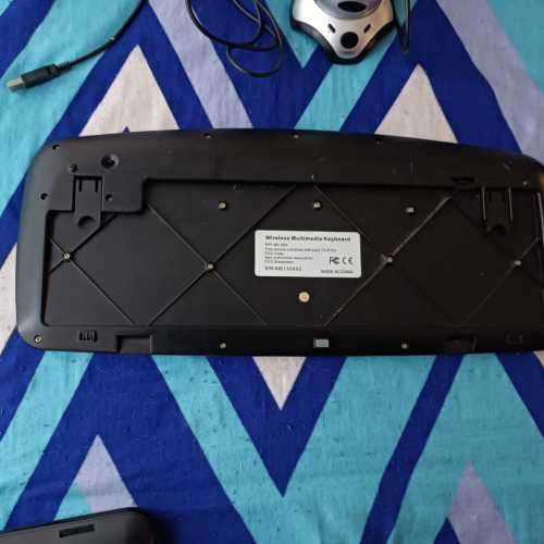 Toshiba Satelite C855D Laptop For Spares Includes Wireless Keyboard and Mouse Set