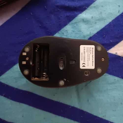 Toshiba Satelite C855D Laptop For Spares Includes Wireless Keyboard and Mouse Set