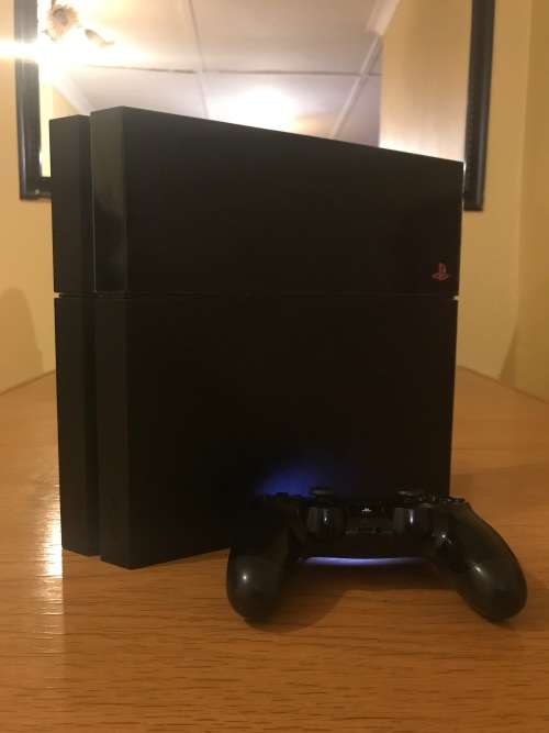 Playstation 4 - LIKE NEW