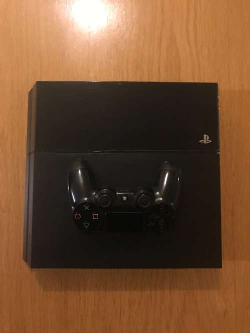 Playstation 4 - LIKE NEW