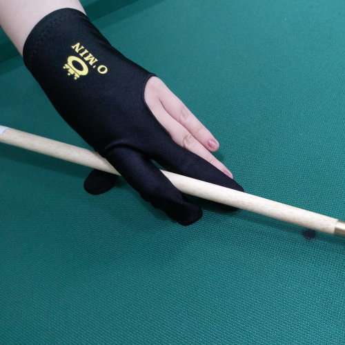 OMIN Billiards three-finger gloves.