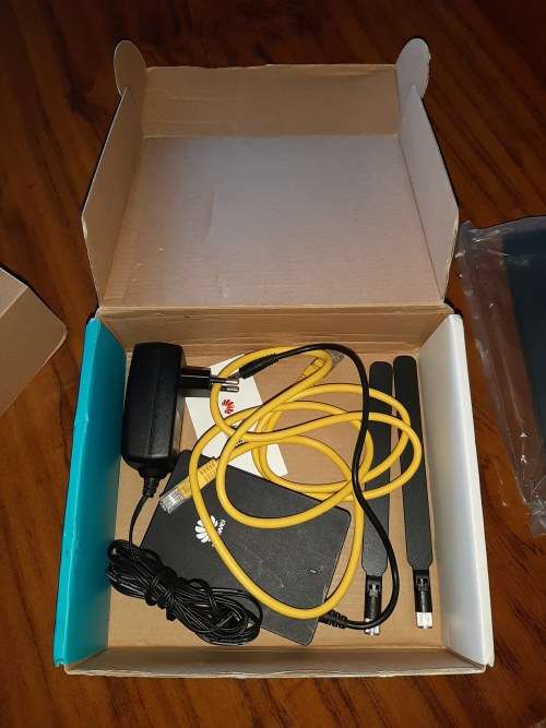 Huawei B315 4G / LTE Router including back up battery