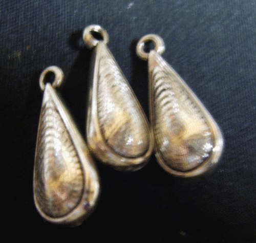 Metalized Drop, 30mm x 10mm - Pack of 10.