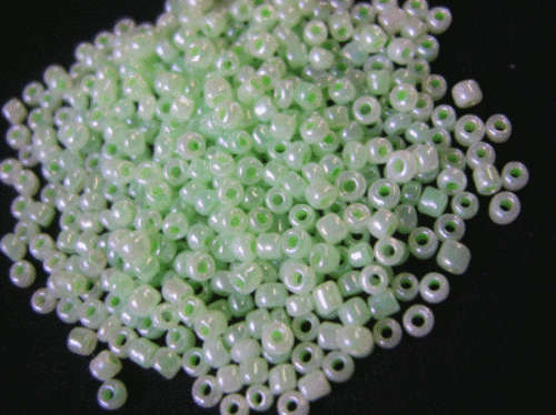 Pastel Green Seed, 10/0 - Pack of 50g.