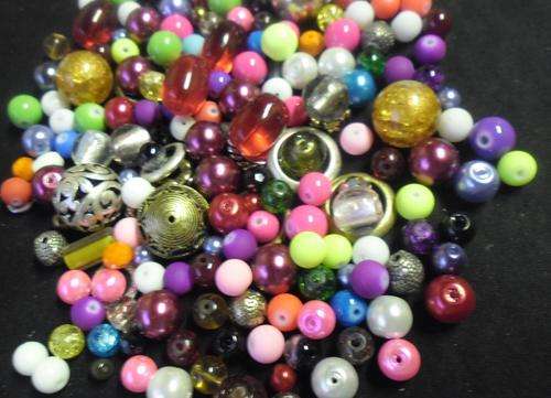 1 kg Mixed Glass Beads and Metal Findings.
