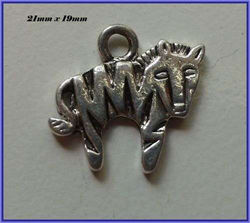 Tiger Charm, 21mm x 19mm  - Pack of 5.