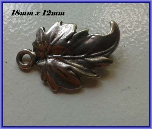 Leaf Charm, 18mm x 12mm  - Pack of 5.