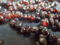 Garnet Chips, 20cm String.