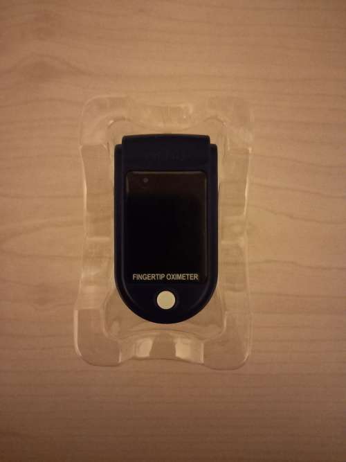 ***FINGER CLIP PULSE OXIMETER*** MONITOR COVID SYMPTOMS AS WELL AS RESPIRATORY CONDITIONS