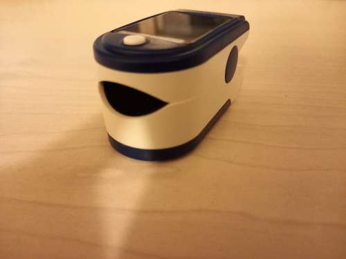 ***FINGER CLIP PULSE OXIMETER*** MONITOR COVID SYMPTOMS AS WELL AS RESPIRATORY CONDITIONS