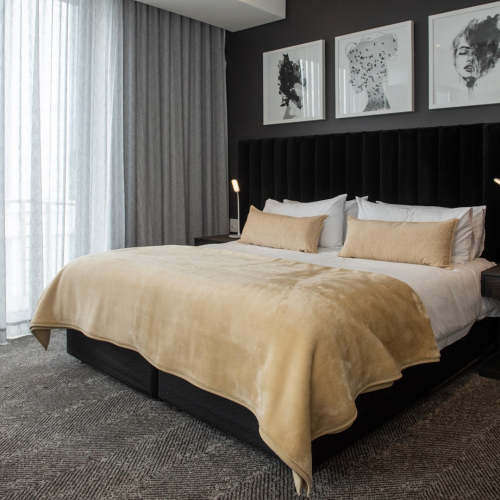 Aranda Belfiore Hotel quality blanket - Plain Bone.