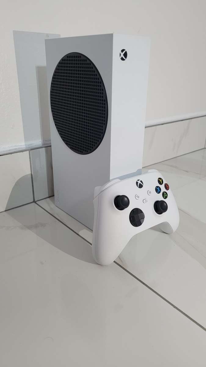 Xbox Series S 512GB - Excellent Condition