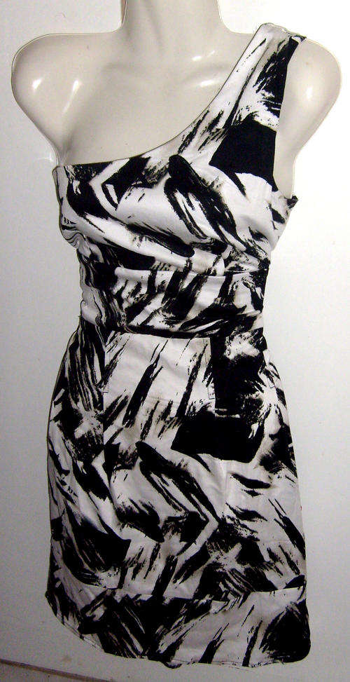 **SO SHICK**  ONE SHOULDER BLACK AND WHITE SIZE 32