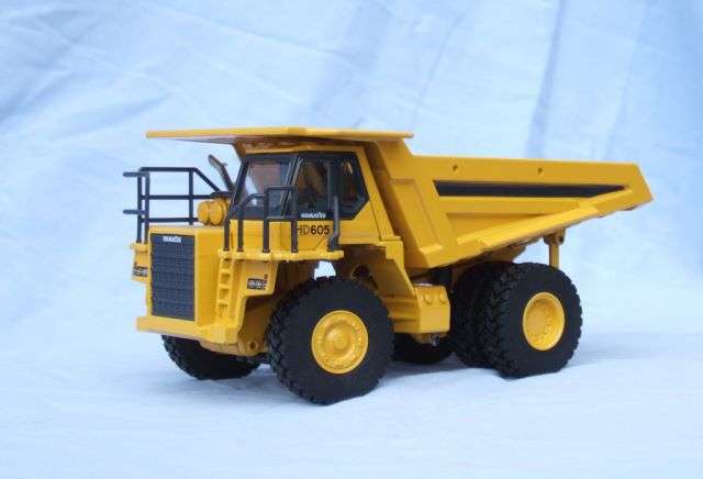 1:50 scale diecast model - Komatsu HD605 Dump truck /Caterpillar / Truck