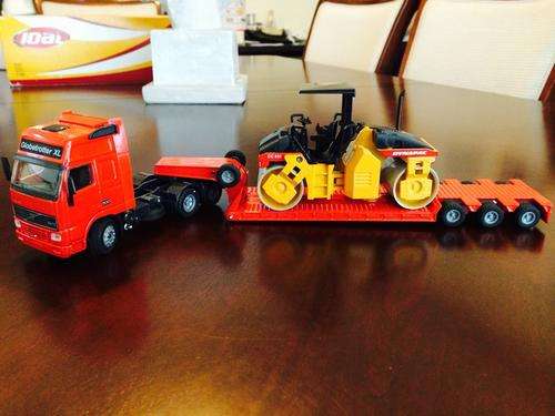 Volvo FH 6X4  horse and lowbed trailer - diecast model truck - 1:50 scale