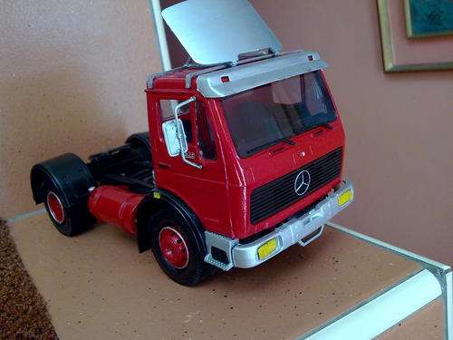 Mercedes-Benz 1628s - V Series - 1:25 scale model horse / truck  - Revell of Germany