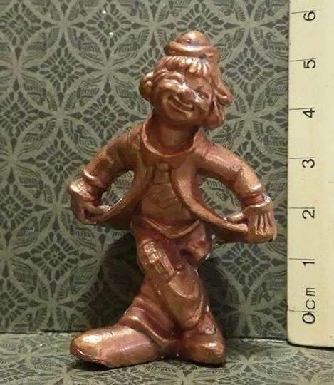 Small, detailed and heavy figurine