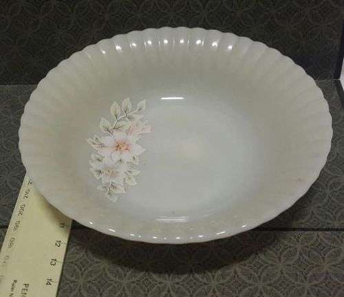 Beautiful vintage porridge/soup glass bowls x 5 milk glass