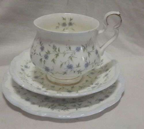 Royal Albert Caroline trio - Vintage!!
