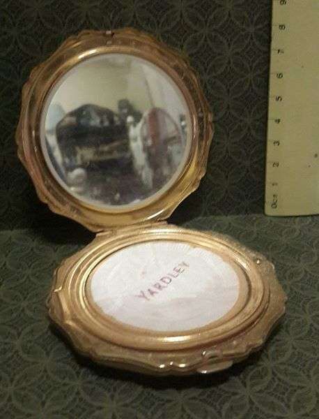 Powder Compact - So pretty!!