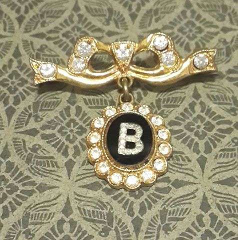 B - Brooch. So pretty!!