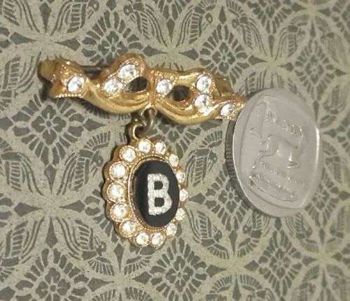 B - Brooch. So pretty!!