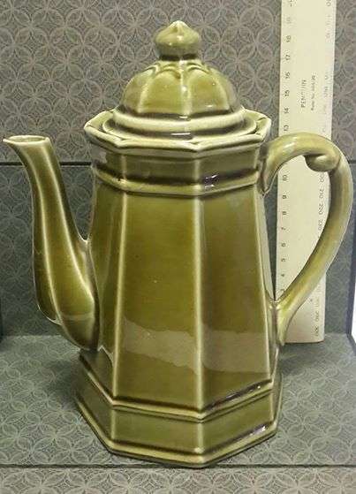 Coffee/tea pot/milk and sugar! Vintage!!